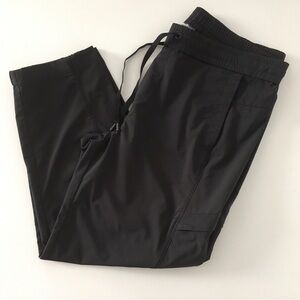 Eddie Bauer Black Cargo Cropped Pants Size MEDIUM Outdoor Hiking Athletic